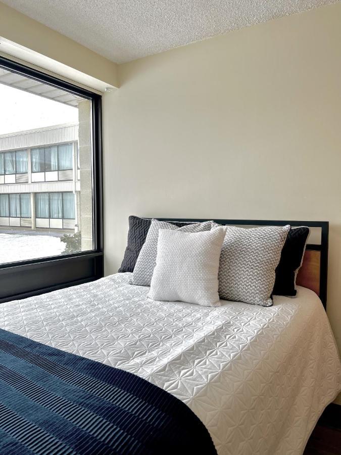 Residence & Conference Centre - Sarnia Bagian luar foto